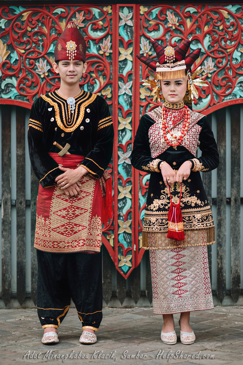 baju-adat-minangkabau Pakaian Adat Minangkabau